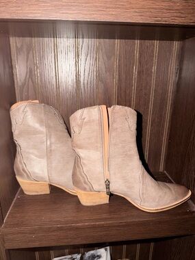 Women's Taupe Suede Western Ankle Boots